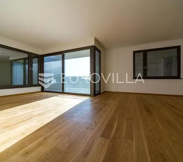 Opatija, Centar, Predivan trosoban stan 90,36 m² u prizemlju