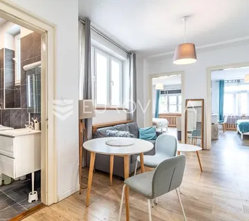 Zagreb, Centar, predivan četversosoban stan s balkonom 112 m²