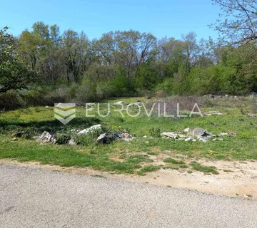 Istra, Vrsar okolica - PRILIKA!!! Građevinsko zemljište na rubu naselja okruženo zelenilom - Sveti Lovreč