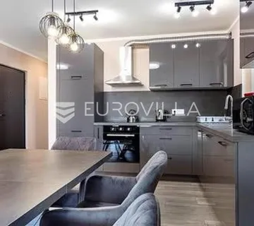 Istra, Poreč, moderni trosobni stan u novogradnji, prostrana terasa, jacuzzi, 2. kat, 80.27 m² - Nova Vas