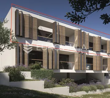 Vodice, ekskluzivan penthouse s krovnom terasom i panoramskim pogledom