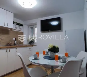 Kaštel Stari, jednosoban stan za najam u blizini mora