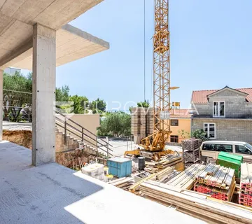 Krvavica, novogradnja trosobni stan prizemlje s pogledom na more - Krvavica, Baška Voda