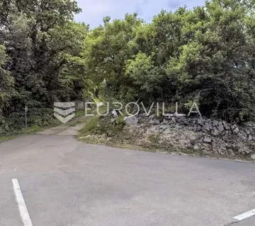 Krk, Malinska, prostrano poljoprivredno zemljište 7790 m² idealno za OPG ili suhu marinu - cover