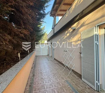 Istra, Pješčana Uvala, stan u prizemlju sa vrtom, 300 m od mora - Pješčana uvala, Medulin