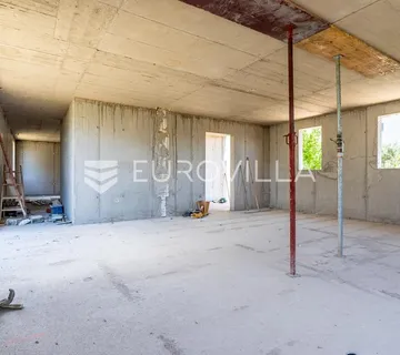 Kaštel Gomilica, komforan trosoban stan s vrtom - Kaštel Gomilica, Kaštela