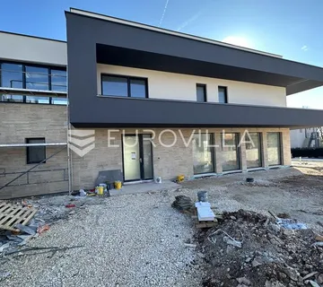 Istra, Marčana moderna dvojna kuća NKP 240 m2 sa velikim bazenom 35 m2 - cover