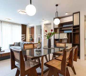 Istra, Rovinj, dugoročni najam dvosobnog luksuznog stana 76 m² na top lokaciji