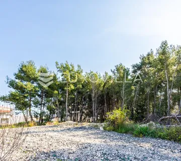 Podstrana, građevinsko zemljište površine 1111 m² - cover
