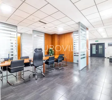 Zagreb, Žitnjak, poslovni prostor uredske namjene 530 m² na 2. katu poslovne zgrade