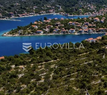 Drvenik Veliki poljoprivredno zemljište 1.900 m² - Drvenik Veliki, Trogir