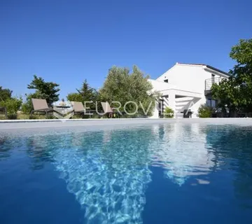 Zadar, Crno, moderna vila na predivnoj privatnoj lokaciji - Crno, Zadar