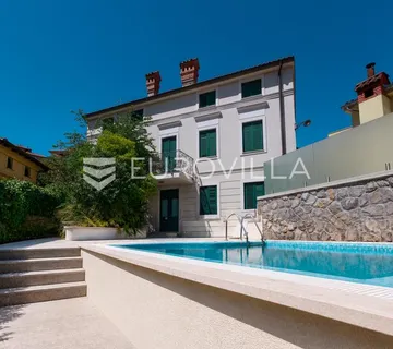 Opatija, Centar, prekrasna samostojeća kuća s bazenom i konobom, 140m od mora