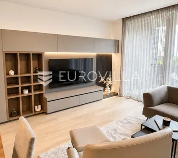 Zagreb, Heinzelova, VMD, četverosoban stan 109 m², 2 garažna parkirna mjesta, spremište
