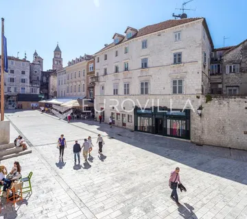 Split, Grad, prostran dvosoban stan u centru grada za dugoročan najam