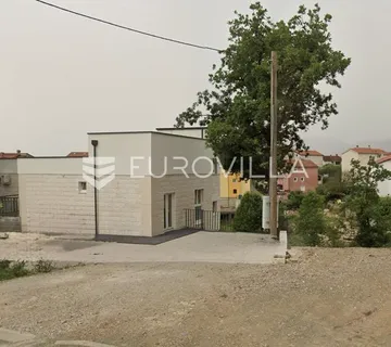 Rijeka, Srdoči, NOVOGRADNJA, jednosoban stan s dnevnim boravkom 55 m2 i krovnom terasom, parking - cover