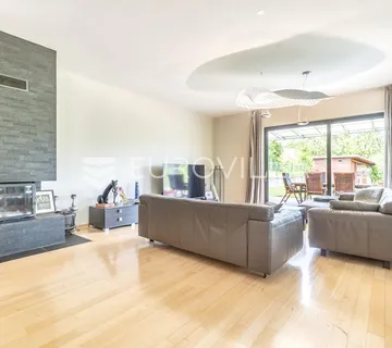 Zagreb, Vrapče, prekrasna vila s dvorištem 505 m²