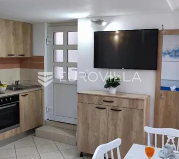 Kaštel Stari, lijep studio apartman za najam