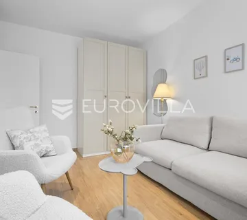 Pula, Veli Vrh, moderna samostojeća vila s grijanim bazenom, teretanom, konobom, garažom