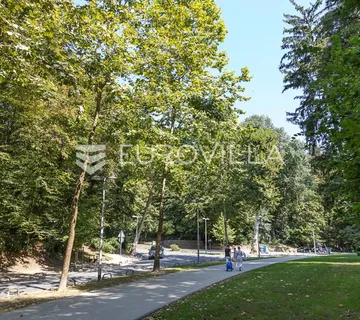 Kozarčeva obiteljska vila 350 m² na zemljištu 1.500 m² - cover