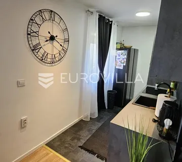 Varaždin, Banfica dvoetažni trosoban stan površine 83,70 m²