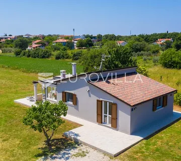 Pomer, prekrasna prizemnica za dugoroni najam na velikoj okućnici - Pomer, Medulin