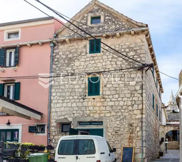 Primošten, kamena kuća u staroj jezgri, 150 m²
