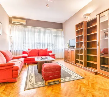 Zagreb, Centar, blizina hotela Sheraton, dvosoban stan 72 m² s loggiom i balkonom