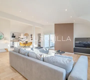 Šalata najam komforan potpuno renoviran trosoban stan 140 m² - cover
