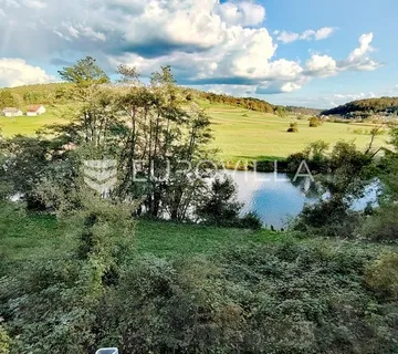 Ozalj, Grdun, poljoprivredno zemljište 8429 m² s 2 objekta - Grdun, Ozalj
