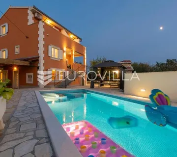 Zečevo Rogozničko, prekrasna apartmanska kuća s bazenom, 236 m² - cover