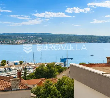 Crikvenica, luksuzan trosoban stan 114 m² s garažom, 150m od mora