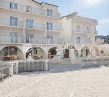 Trogir, prekrasan hotel 2.408,84m2 sa pogledom na more - cover