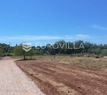 Istra, Brtonigla, Građevinsko zemljište 656 m², idealno za luksuznu vilu s bazenom