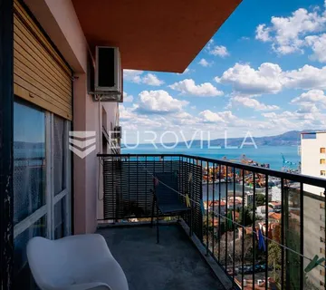 Krimeja, trosoban stan, 70 m², pogled na more - cover