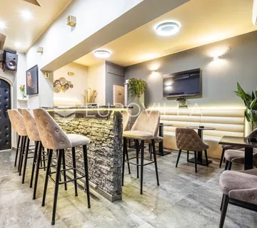 Split, Sućidar, uređen i uhodan caffe bar na frekventnoj lokaciji površine 47 m² - cover
