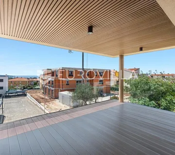 Istra, Novigrad, stan s 2 spavaće sobe na 1. katu 98 m² parkirno mjesto