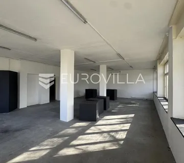 Zagreb, Dubrava, poslovna zgrada 2600 m² unutar poslovnog kompleksa na parceli 7200 m²