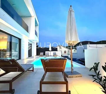 Zadar, Žman dvije moderne vile s bazenima 262 m² i građ zemljište s dozvolom za treću vilu - cover