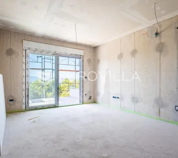 Omiš, dvosoban stan na trećem katu s predivnim pogledom na more