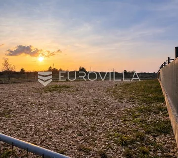 Zadar, Paljuv, ograđeno građevinsko zemljište 980 m² - cover