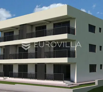 Istra, Rovinj, 2 stana u prizemlju NKP 171,44 m2 s dvije spavaće sobe u blizini mora