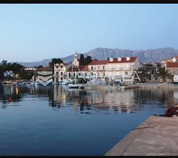 Hvar, Sućuraj, kuća na samoj rivi za adaptaciju - cover