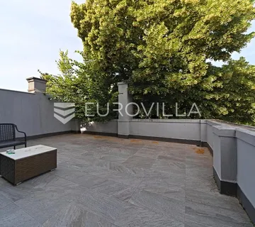 Osijek, Centar grada, prodaje se poslovni prostor u secescijskoj zgradi, 96 m²