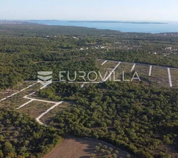Vodnjan, Mandriol, poljoprivredna parcela s putem 387 m², 900 m od mora