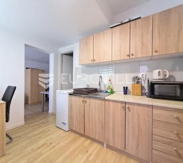 Osijek, Novi grad, na prodaju dva adaptirana i namještena stana u kući 41 m²