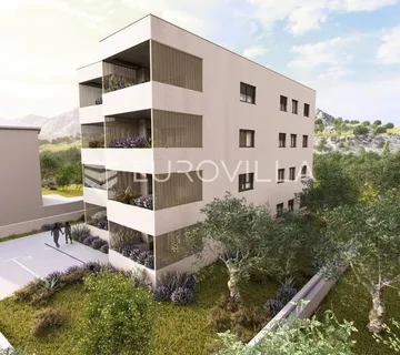 Srinjine, trosoban stan u prizemlju s dva parking mjesta - Srinjine, Split