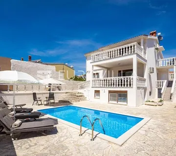 Medulin, Istra, Luksuzna samostojeća vila 205 m² s bazenom i pogledom na more