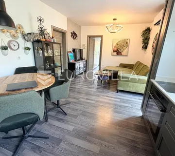 Krk, Grad Krk, trosoban stan, 55 m², okućnica, 300 m od mora, kompletno adaptiran - Muraj, Krk