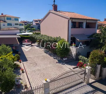 Istra, Pula - Apartmanska kuća s pogledom na more u blizini plaže - cover